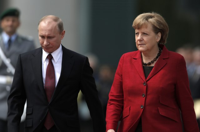Putin i Merkel ukazali na značaj sporazuma o gasu