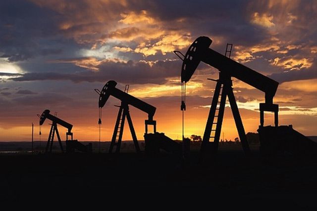 Nafta jeftinija zbog nesmanjene globalne proizvodnje