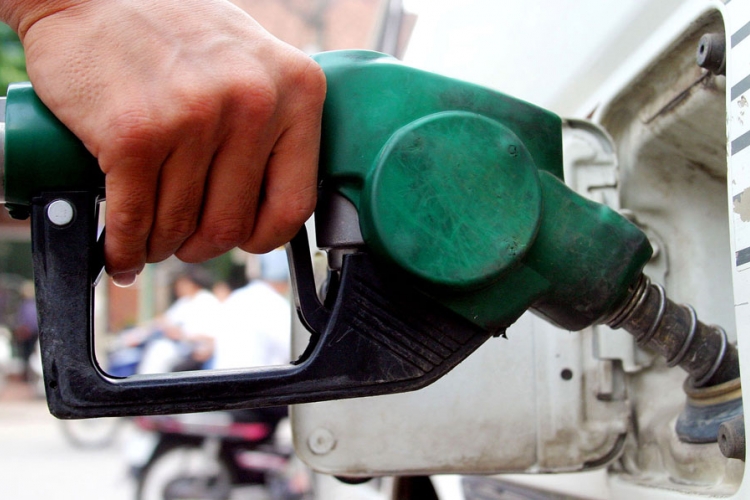 Nakon pojeftinjenja u svijetu, cijene nafte u BiH ponovo padaju