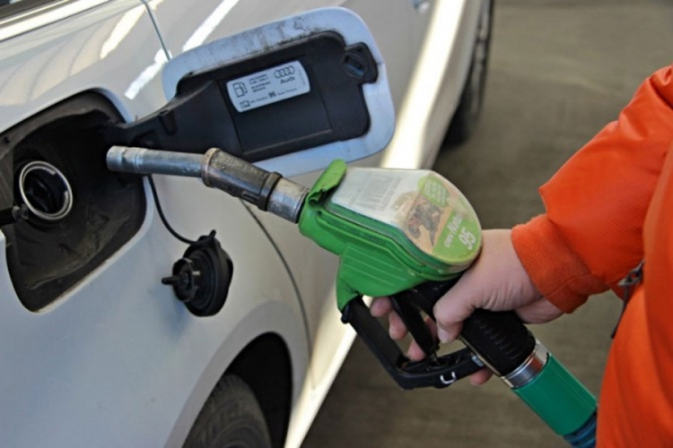 Hrvatska: Benzin najjeftiniji od augusta 2010.