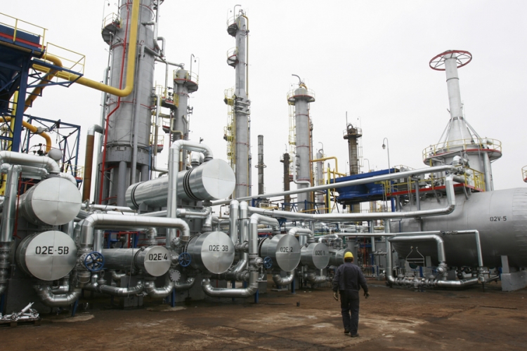 Ministar Šprlje zaprijetio zatvaranjem dotoka nafte Rafineriji u Bosanskom Brodu