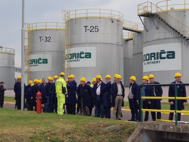 Rusi krše prava radnika u Rafineriji ulja Modriča i masovno ih otpuštaju